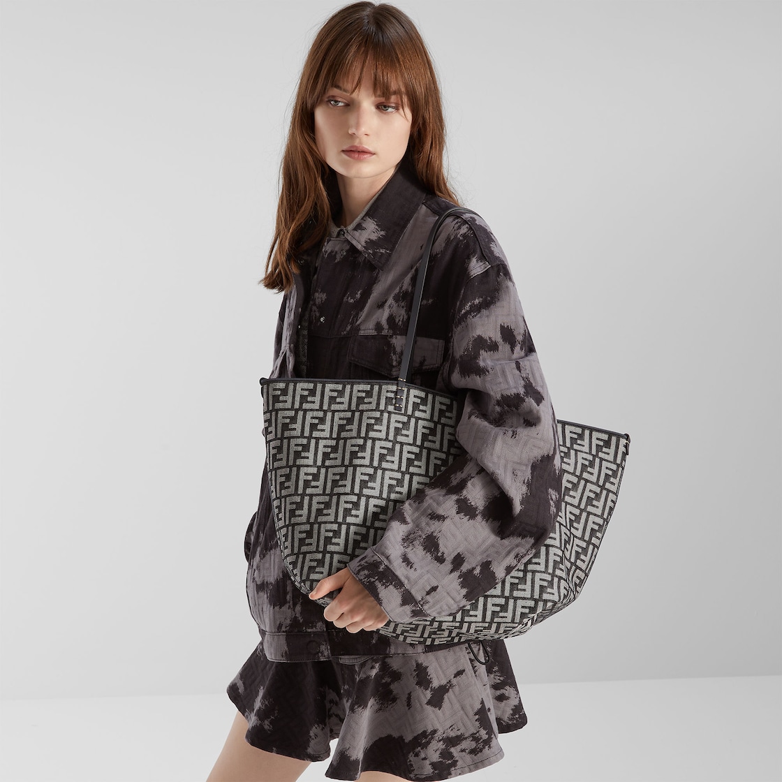 FENDI Roll Large Dark blue denim-effect FF jacquard reversible shopper - Image 6